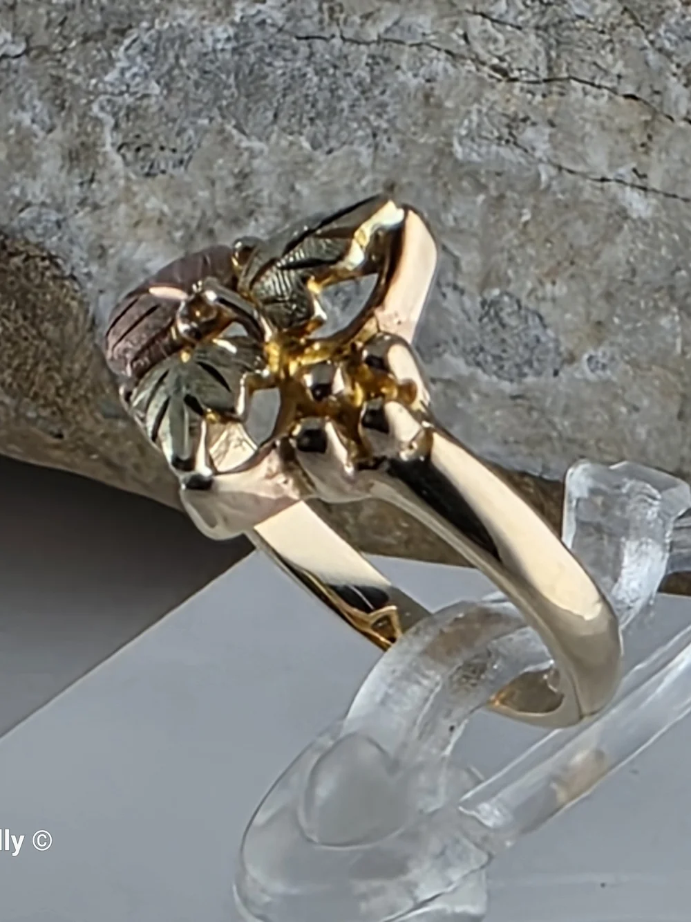 10K Yellow and Rose Gold Black Hills Leaves Ring Size 3, Solid Gold! 👌🎁